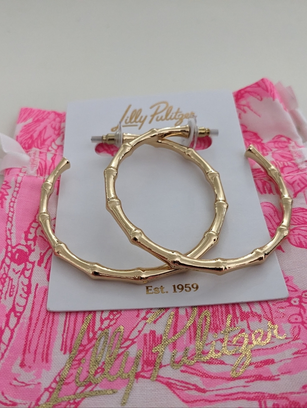 NWT! Lilly Pulitzer Bamboo Forest Hoop Earrings In Gold Metallic - Picture 2 of 10